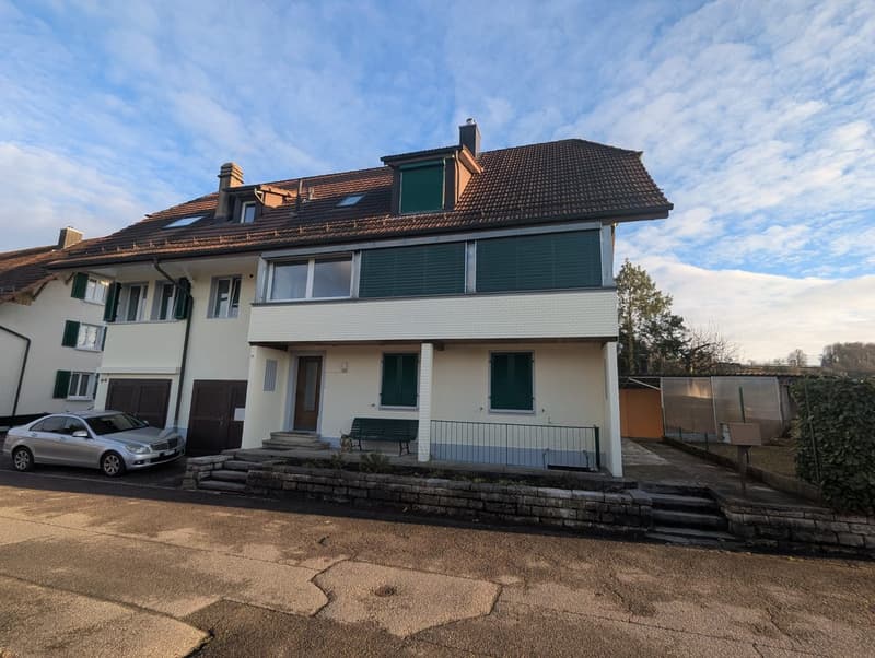 Charmante 4-Zimmer-Wohnung in ruhigem 3 Familienhaus (1)