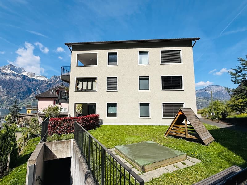 Exklusive Lage mit Berg und Seeblick in Sisikon (17)