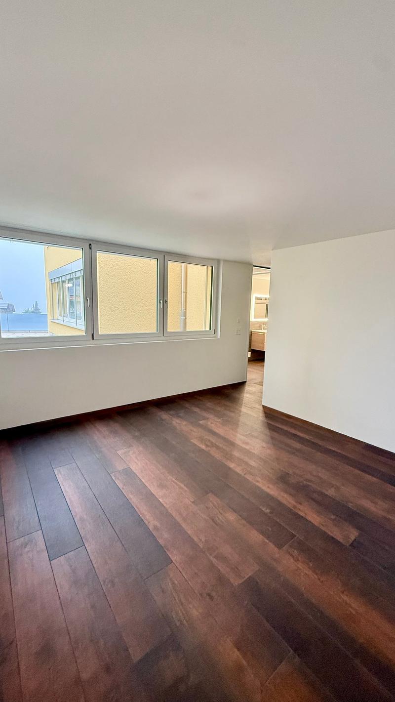 empty room, wooden floors, windows with view, balcony