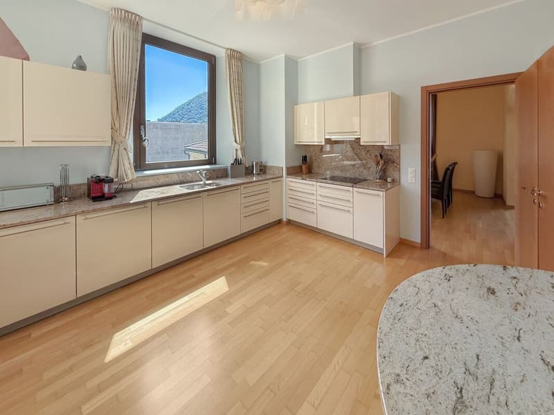 Appartamento di lusso di 4.5 locali con splendida vista lago (4)
