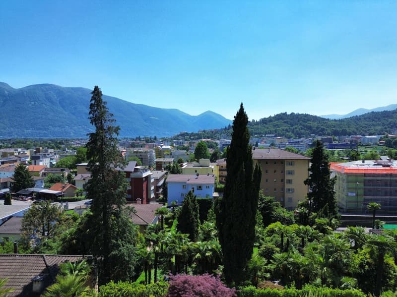 Charming 4.5-room penthouse apartment with panoramic terraces, comfort, and style (11)
