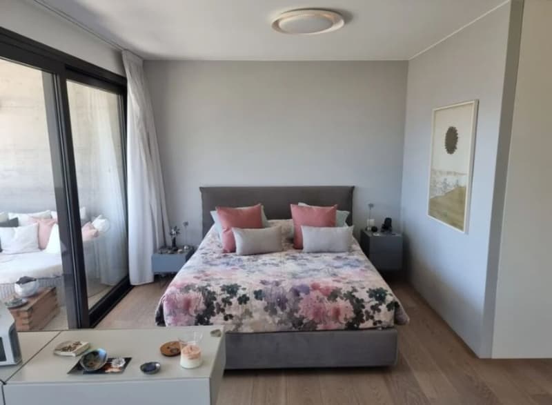 Charming 4.5-room penthouse apartment with panoramic terraces, comfort, and style (3)