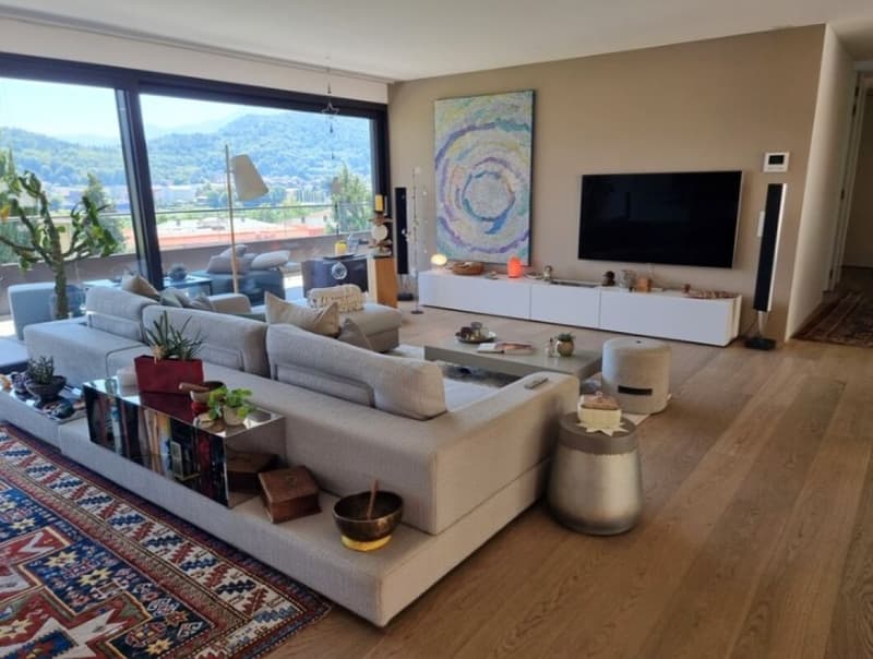 Charming 4.5-room penthouse apartment with panoramic terraces, comfort, and style (8)