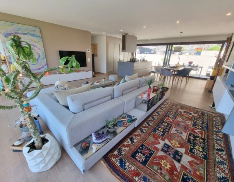 Charming 4.5-room penthouse apartment with panoramic terraces, comfort, and style (4)