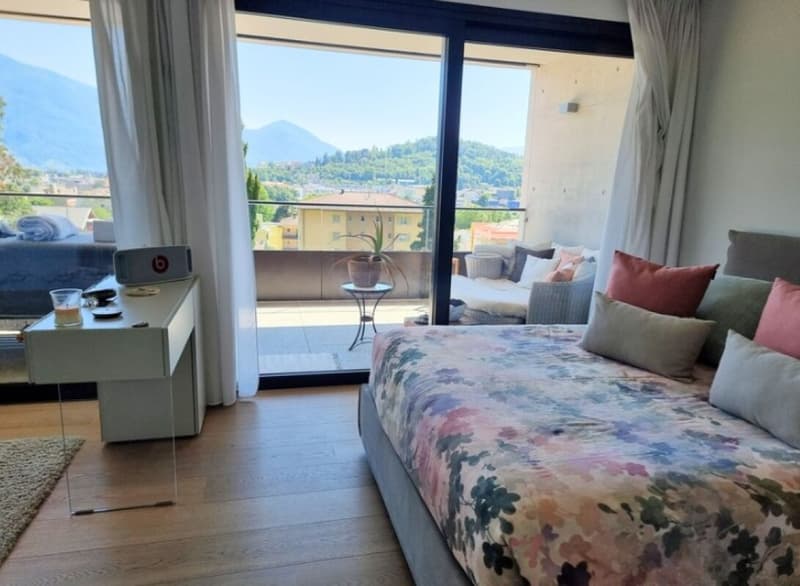 Charming 4.5-room penthouse apartment with panoramic terraces, comfort, and style (6)
