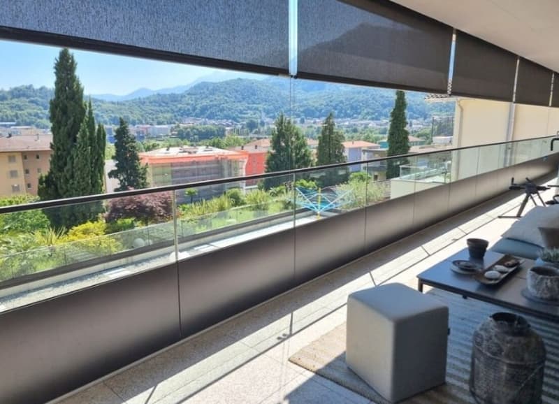Charming 4.5-room penthouse apartment with panoramic terraces, comfort, and style (9)