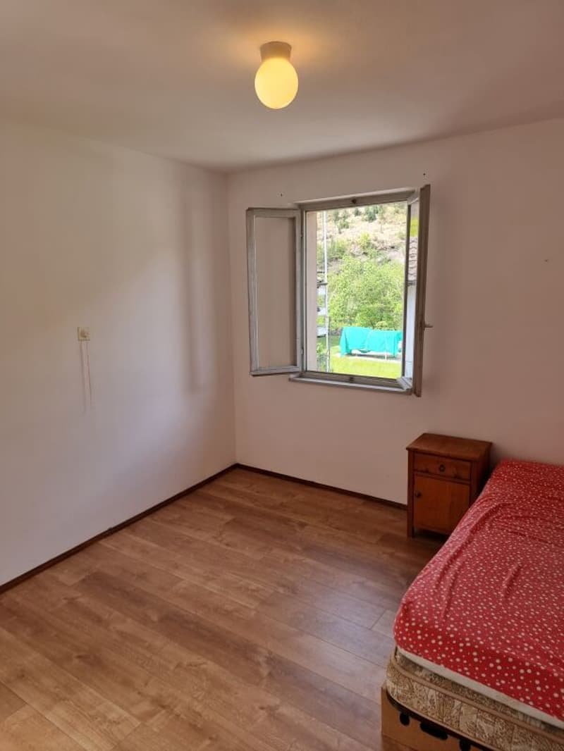 Maison 4,5 pièces + rustique à rénover, avec jardin et places de parking (2)