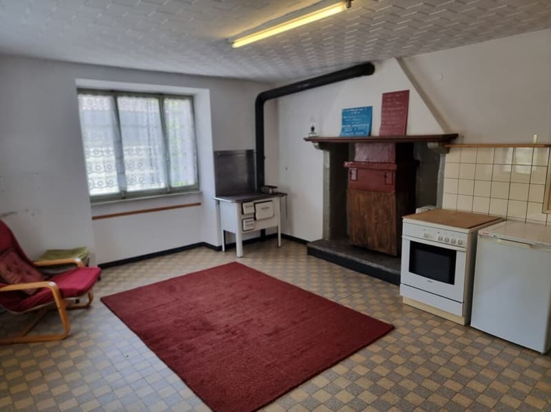 Maison 4,5 pièces + rustique à rénover, avec jardin et places de parking (3)