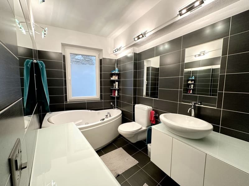 Adjacent semi-detached house with a total of 5.5 rooms or 2 units with 3.5 rooms each (3)