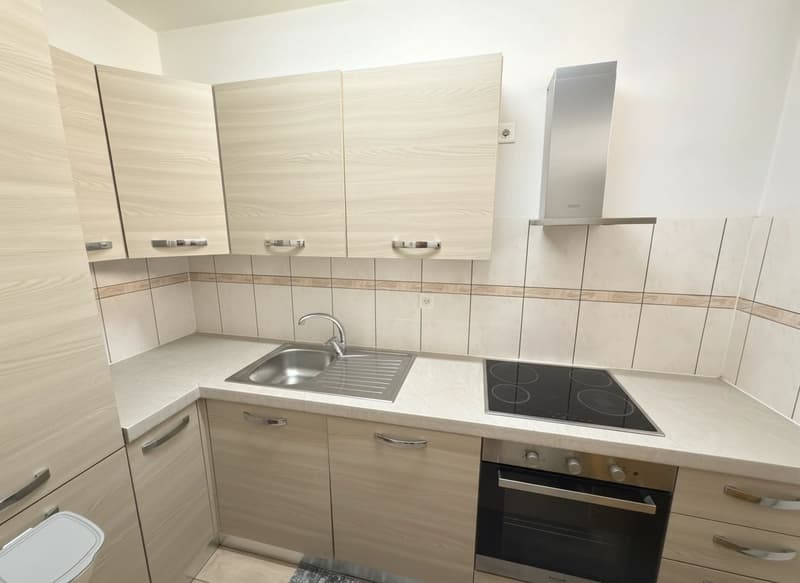 Appartement 4,5 pièces au deuxième étage, avec place de parking extérieure (2)
