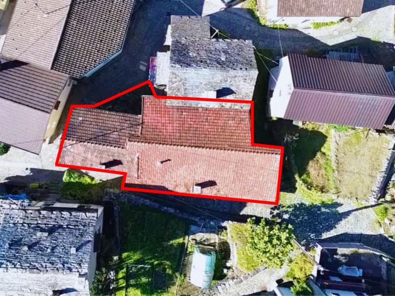 Antica casa da ristrutturare totalmente (2)