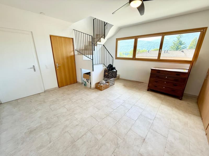 Maison avec un appartement de 5,5 pièces et un appartement de 2 pièces, 2+ places de parking, terrain et panneaux solaires (14)