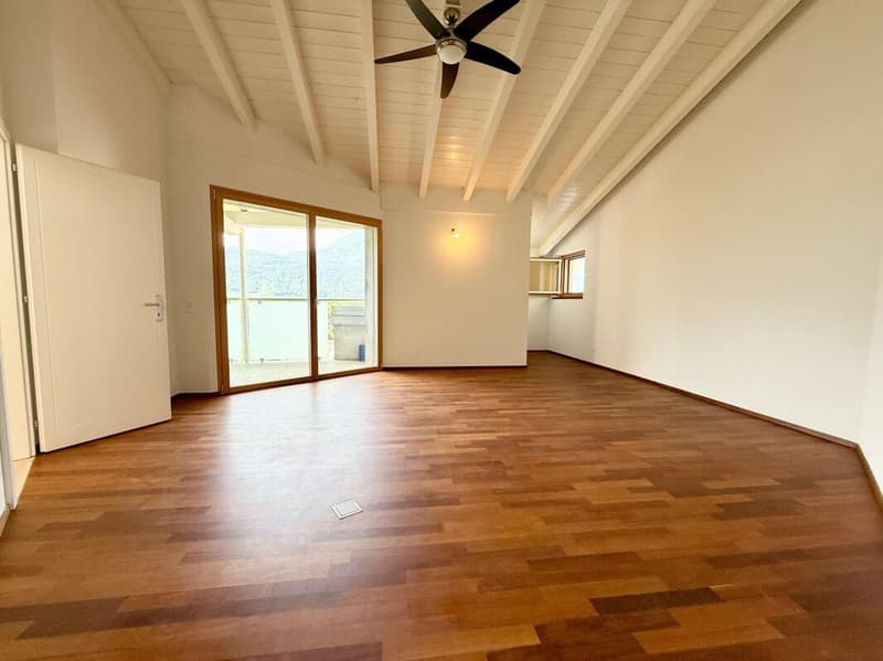 Maison avec un appartement de 5,5 pièces et un appartement de 2 pièces, 2+ places de parking, terrain et panneaux solaires (6)
