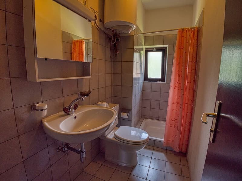 Maison multifamiliale 'Roncaccio' avec projet de 6 appartements et grand terrain constructible (3)