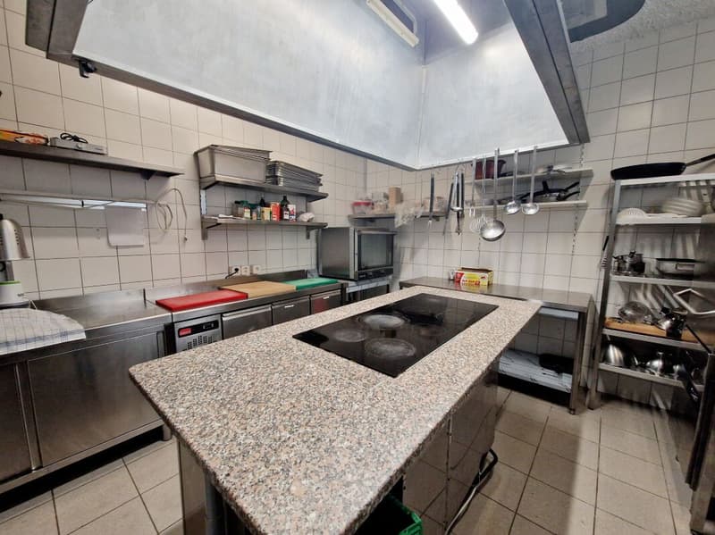 Furnished and Equipped Restaurant (5)