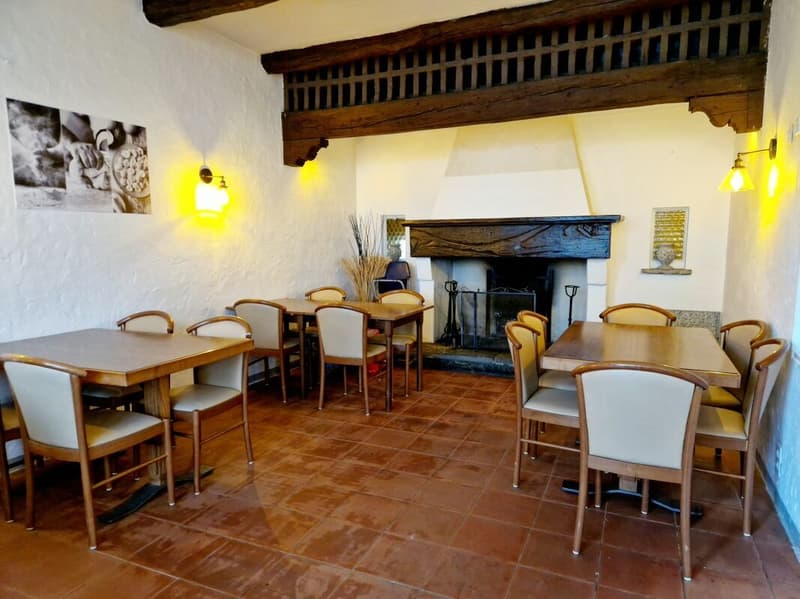 Furnished and Equipped Restaurant (4)