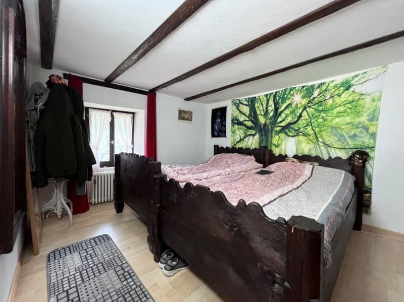 Renovierte Haus mit Drei 3 ½ Zimmer Wohnungen mit Bauland (6)