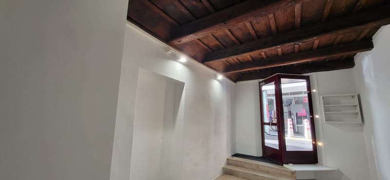 Business in the heart of the old town, with an area of 25 m2 (5)