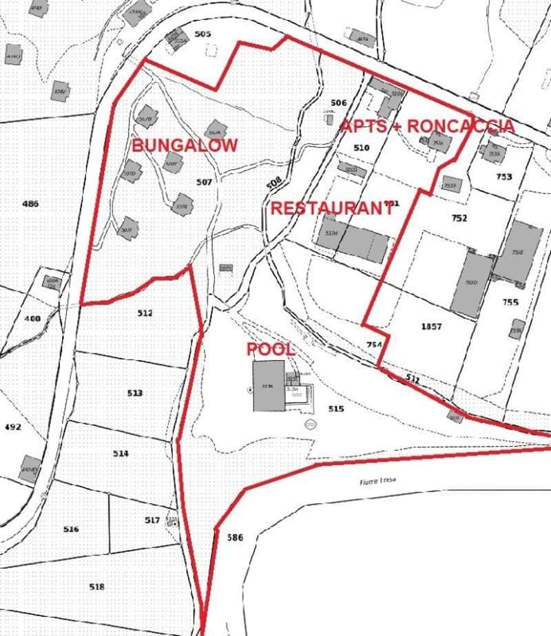 2 case plurifamiliari, 2 ristoranti, 1 piscina e ca. 25'100 m2 di terreno immersi nel verde (9)