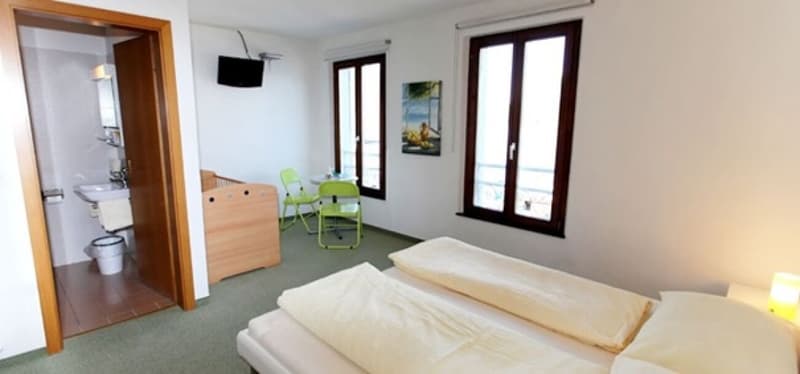 Albergo romantico al lago con spiaggia privata, ristorante e splendida vista (4)