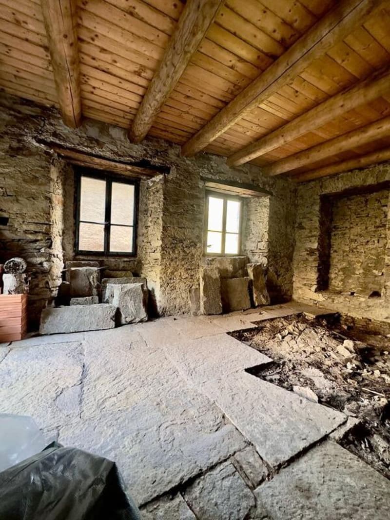 Trasforma un Diamante Grezzo: Casa di Nucleo su 4 Piani con Enorme Potenziale! (6)