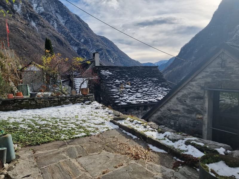 Rustique et authentique, au-dessus du Pont Romain Une petite maison charmante dans la vallée de Verzasca (8)