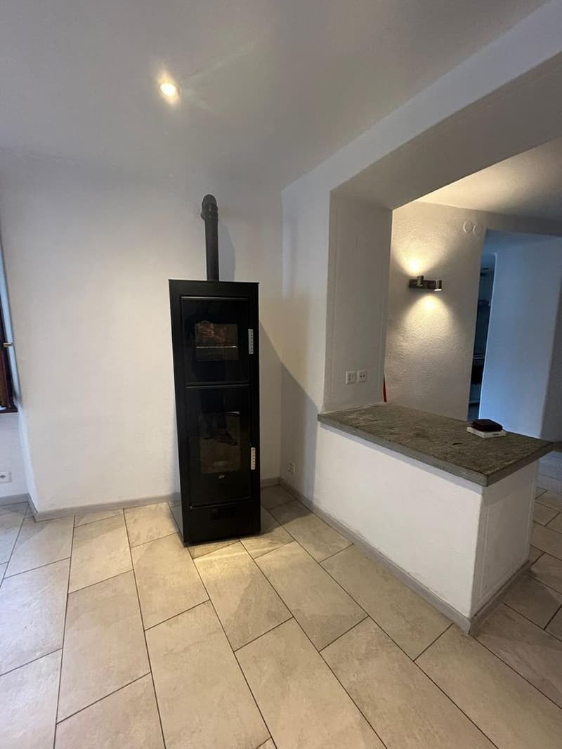 Maison multifamiliale rénovée avec 3 appartements au centre de Cevio (19)