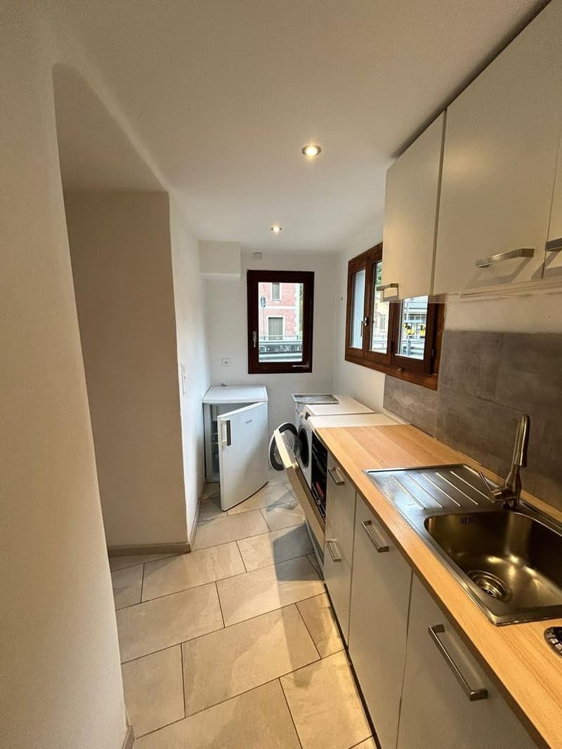 Maison multifamiliale rénovée avec 3 appartements au centre de Cevio (21)