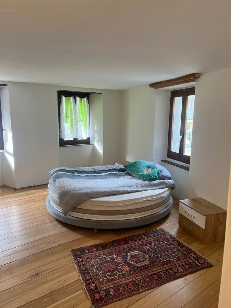 Maison multifamiliale rénovée avec 3 appartements au centre de Cevio (11)