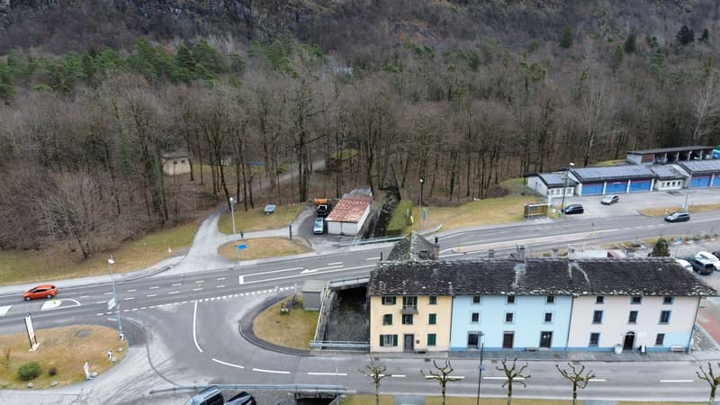 Maison multifamiliale rénovée avec 3 appartements au centre de Cevio (4)