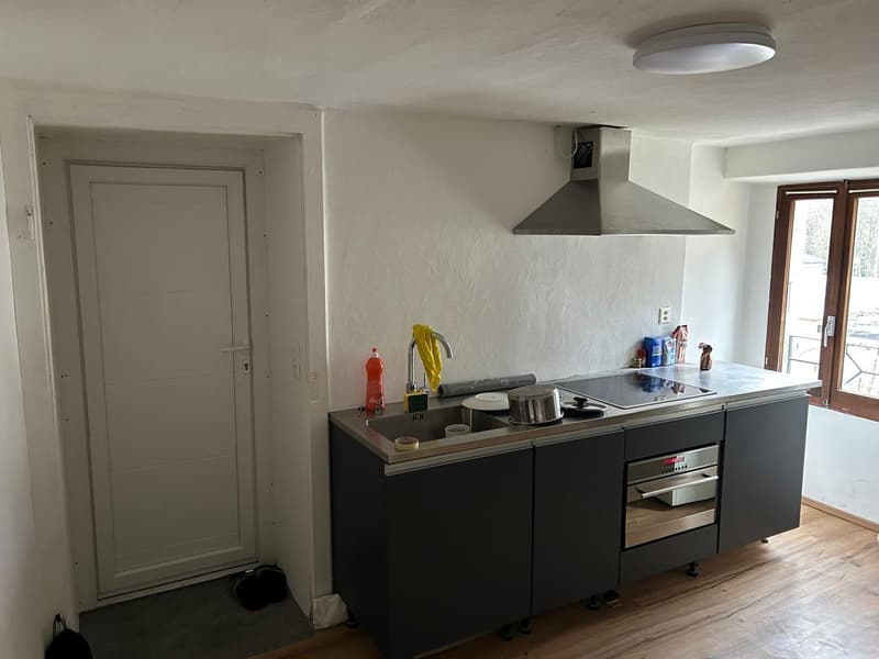 Maison multifamiliale rénovée avec 3 appartements au centre de Cevio (5)