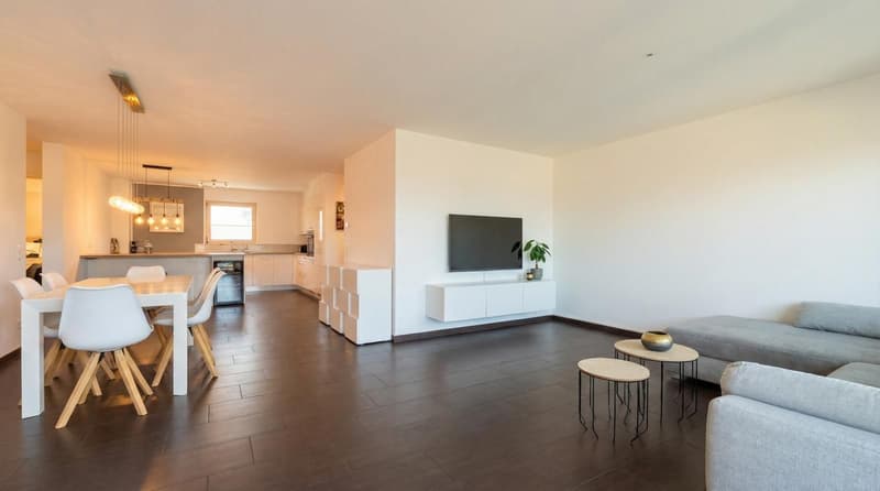 3.5-room apartment with garden, open view, and 2 parking spaces. Rent to buy possible (2)