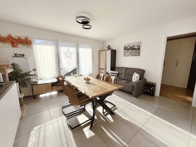 Appartement moderne, nouvellement construit de 3,5 pièces avec terrasse (2)
