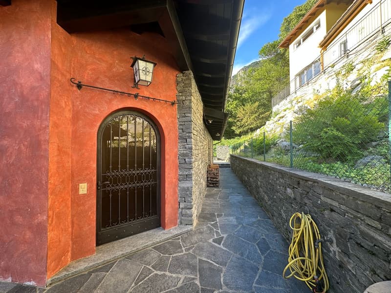Villa avec piscine panoramique, sauna et vue spectaculaire au-dessus de Locarno (8)