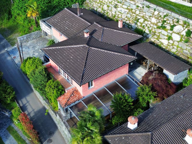 Villa avec piscine panoramique, sauna et vue spectaculaire au-dessus de Locarno (20)