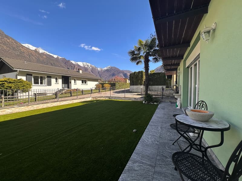 Maison unifamiliale avec jardin, vue sur les montagnes et technologie moderne à Moghegno (10)
