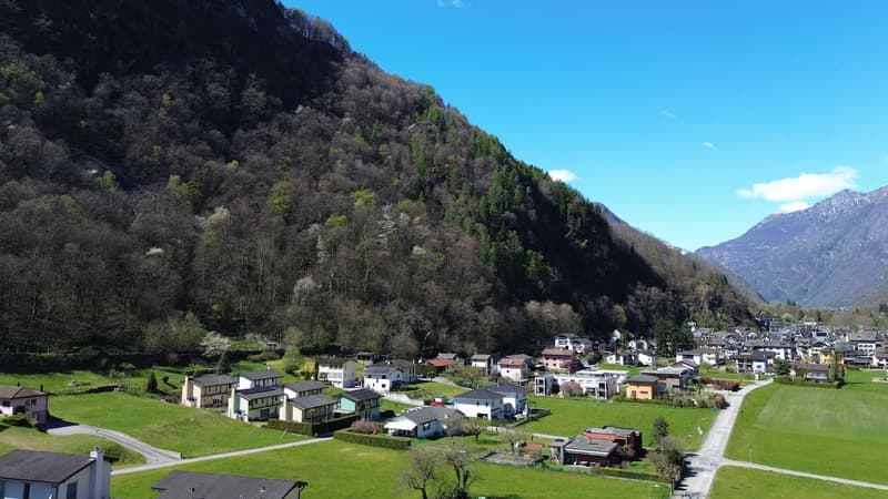 Maison unifamiliale avec jardin, vue sur les montagnes et technologie moderne à Moghegno (19)