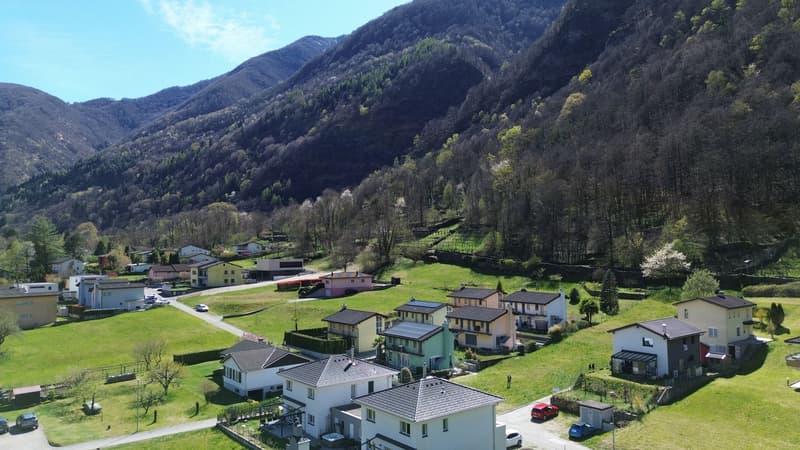 Maison unifamiliale avec jardin, vue sur les montagnes et technologie moderne à Moghegno (17)
