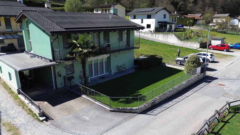 Maison unifamiliale avec jardin, vue sur les montagnes et technologie moderne à Moghegno (2)