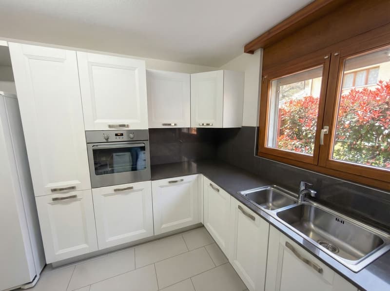 Casa unifamiliare di 7.5 locali con giardino privato e 2 posteggi (4)