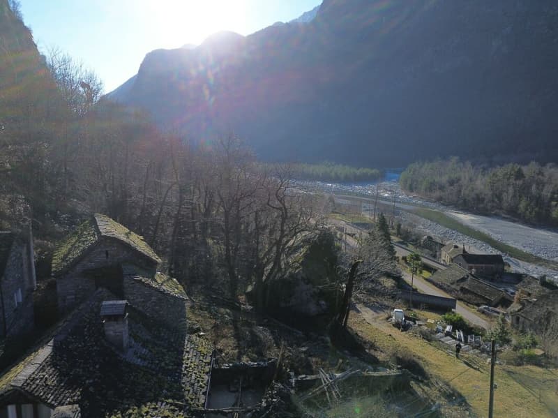 Rustico Ticinese con Vista sulla Valle Maggia – Un Rifugio Autentico da Trasformare nel Tuo Sogno (9)