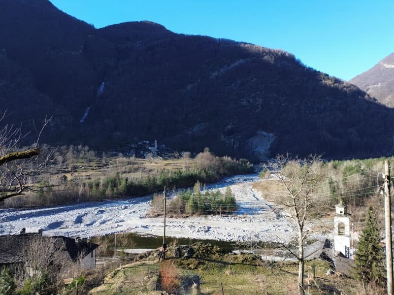Rustico Ticinese con Vista sulla Valle Maggia – Un Rifugio Autentico da Trasformare nel Tuo Sogno (11)