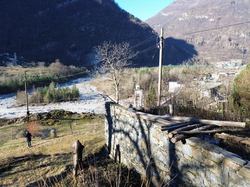 Rustico Ticinese con Vista sulla Valle Maggia – Un Rifugio Autentico da Trasformare nel Tuo Sogno (10)