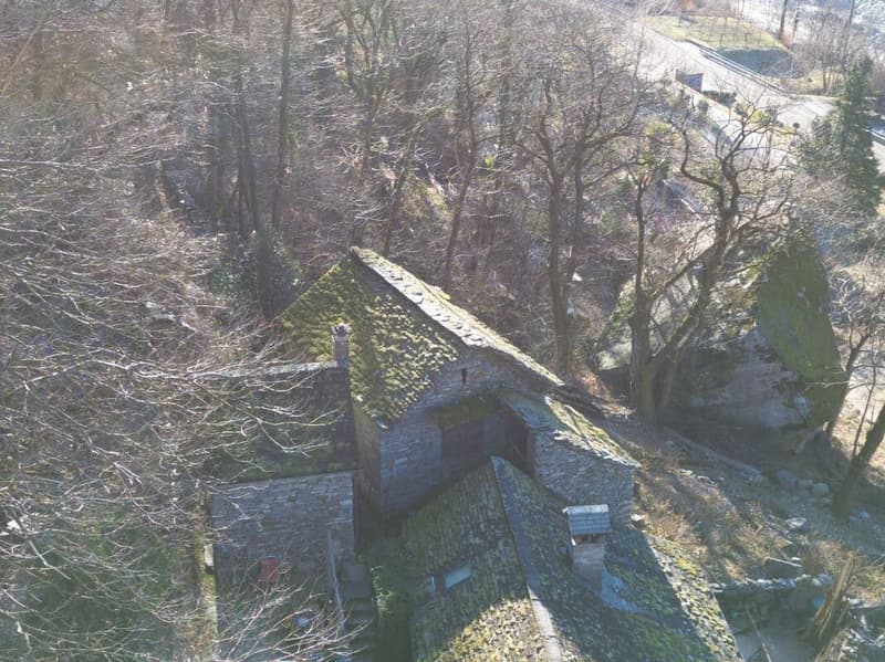Rustico Ticinese con Vista sulla Valle Maggia – Un Rifugio Autentico da Trasformare nel Tuo Sogno (8)