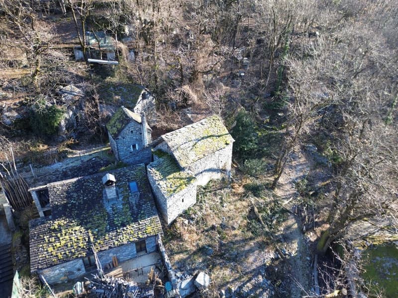 Rustico Ticinese con Vista sulla Valle Maggia – Un Rifugio Autentico da Trasformare nel Tuo Sogno (6)