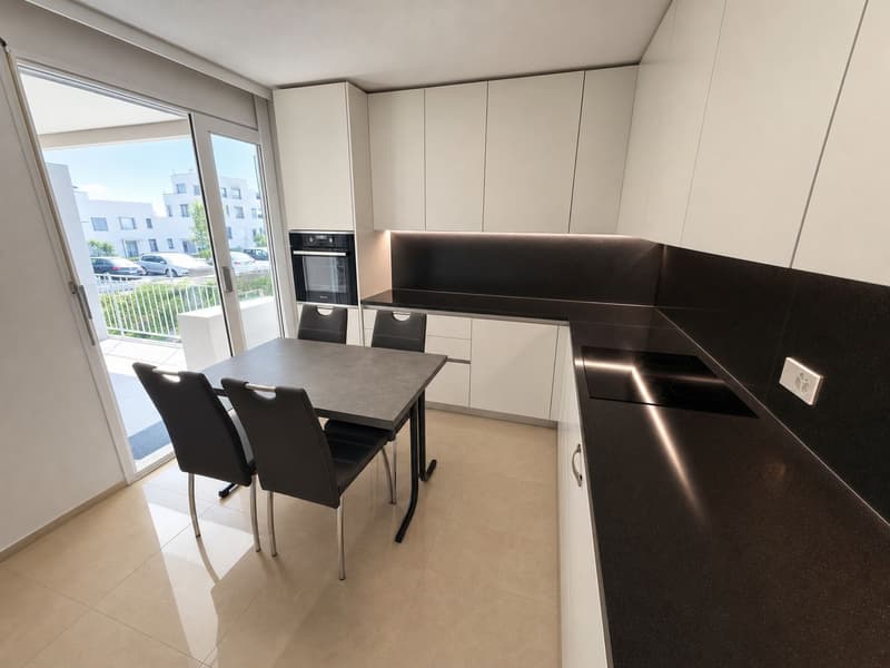 Elegante 4.5 Locali con 2 Terrazze e 3 Posteggi a Gordola (3)
