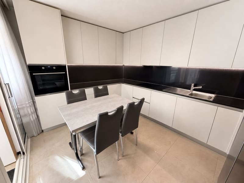 Elegante 4.5 Locali con 2 Terrazze e 3 Posteggi a Gordola (4)