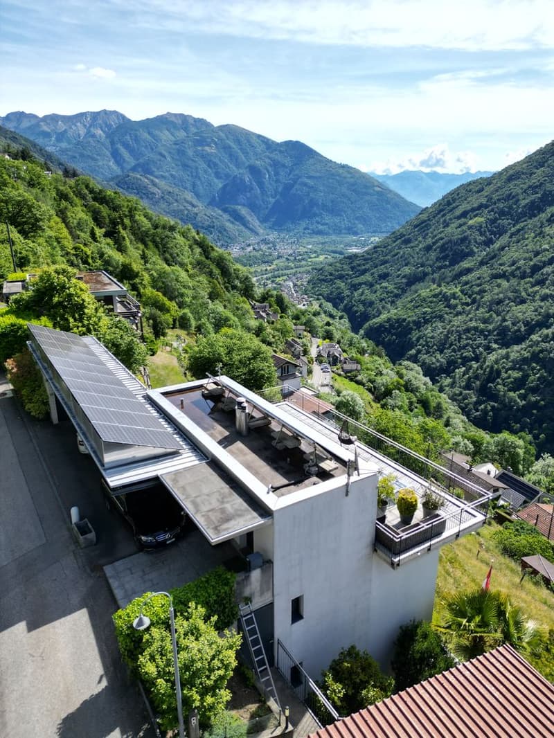 Casa plurifamiliare con grande potenziale e terreno edificabile incluso (1)