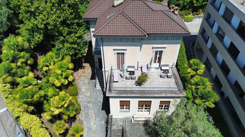 Charmante Dachwohnung mit Terrasse in einer historischen Villa (9)