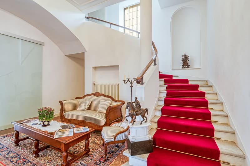 Charmante Dachwohnung mit Terrasse in einer historischen Villa (7)
